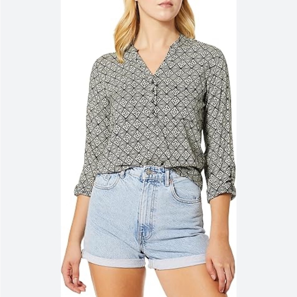 Angie Women's Black Patterned Top size large